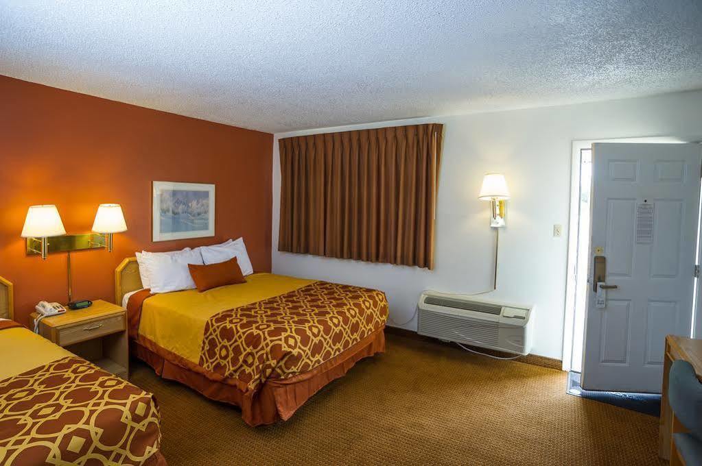 American Inn Of Liberal Exterior foto